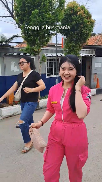 Cantik nya kebangetan.. kak Eve pramugari bus po kencana #bus #fypyoutube #pramugari #shortvideo