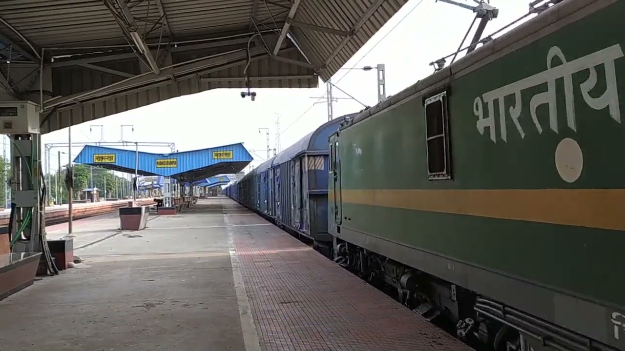 BIA WAG9HCi Twin 33578+33596 at sedate pace through MDSE with BCNHL towards BWN.