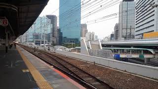 JR西日本神戸駅でDE10-1561号機とシキ1000形シキ1002-D1+シキ1001-D1+シキ1000-D1の通過シーン（2020年6月3日水曜日）携帯電話で撮影