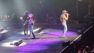 "Where the Green Grass Grows" performed by Tim McGraw @timmcgraw #timmcgraw