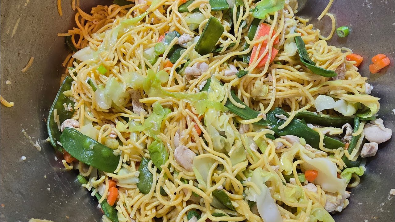 PANCIT GUISADO  WITH CHICKEN BREAST  AND VEGETABLES