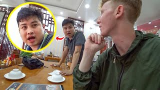 American orders food in perfect Chinese and Vietnamese, shocks locals 🇻🇳