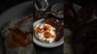 Sunny Eggs on Yoghurt in 5 Minutes