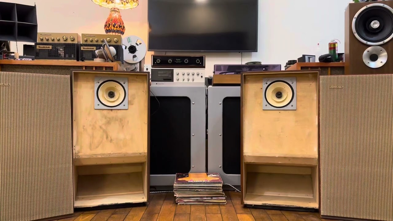 Lowther Acousta - YouTube