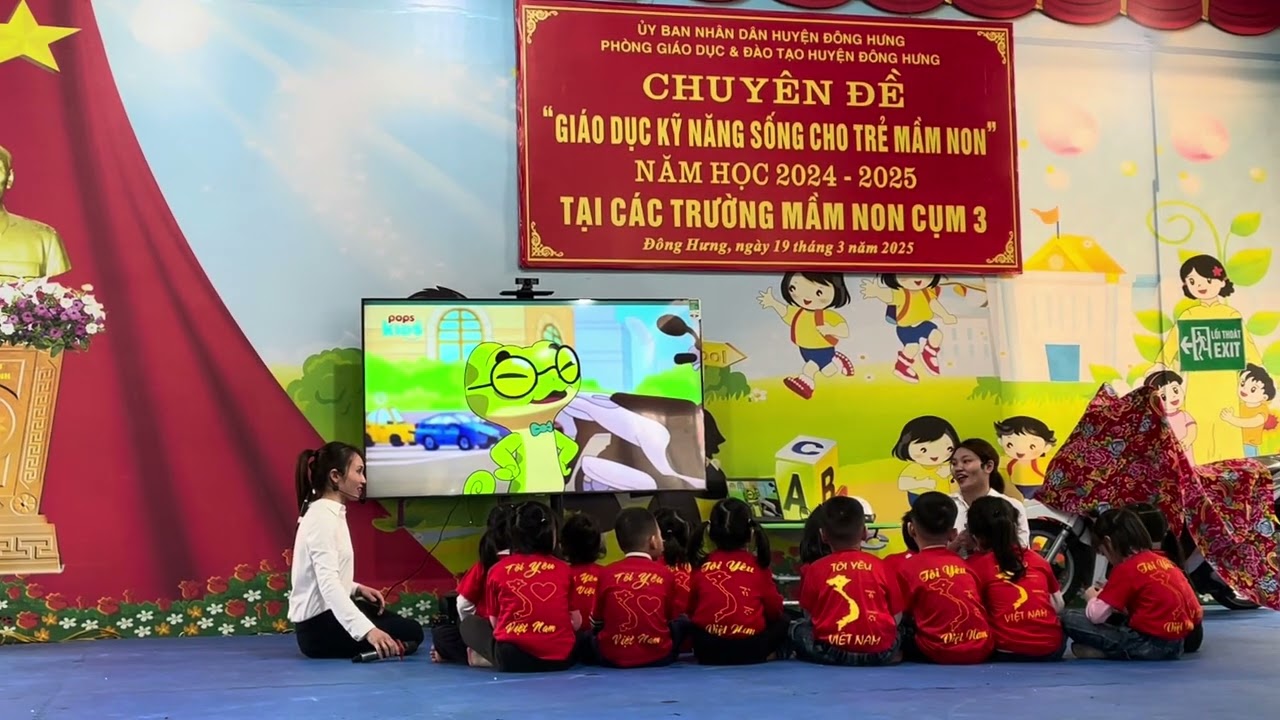 Kĩ năng an toàn khi ngồi trên xe máy 3-4 tuổi