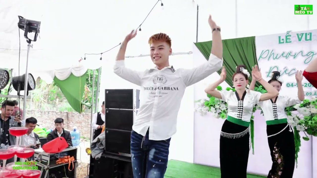 CHÀNG TRAI BAO CÔ GÁI MỞ ƯỚC TIẾNG KHÈN MÙA BAN NỞ (NGUỒN PHONG WIND)