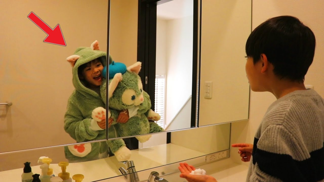 ディズニーの魔法！？鏡の僕がおかしい件について…ミッキーシェイプを使ったら不思議なことが！映っちゃった映像