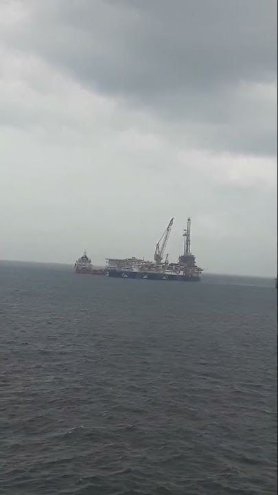 Offshore oil Rig // Hujan Badai Datang