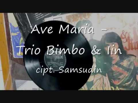 Free Download Bulan Merah ( Cipt. Iwan Abdurachman ) - Trio Bimbo , Band 4 Nada Mp3 dan Mp4