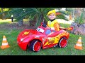 パウパトロール　パワーウィールの箱を開けて新しい赤い車に乗る