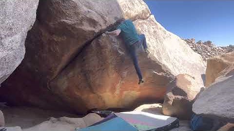 Joshua Tree Bouldering - Dodging Bullets V9