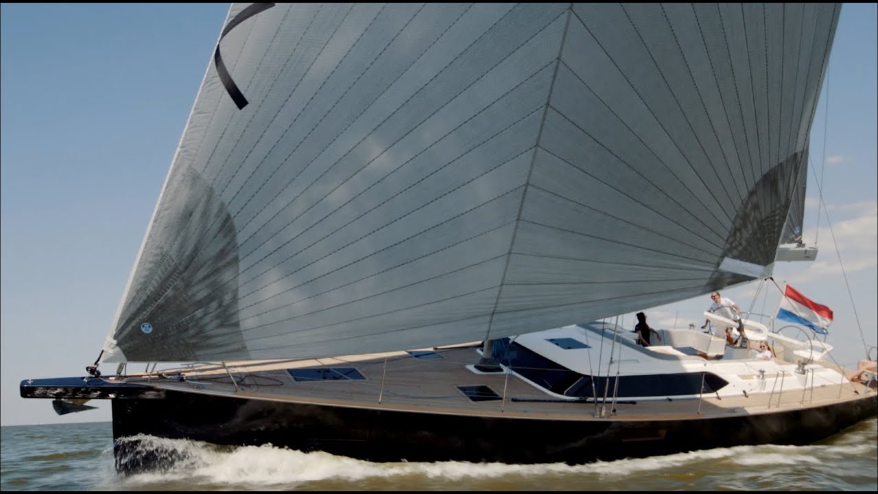 Contest 55CS sailing