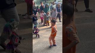 Begini jadinya kalo joget bareng boneka tali 😂😅