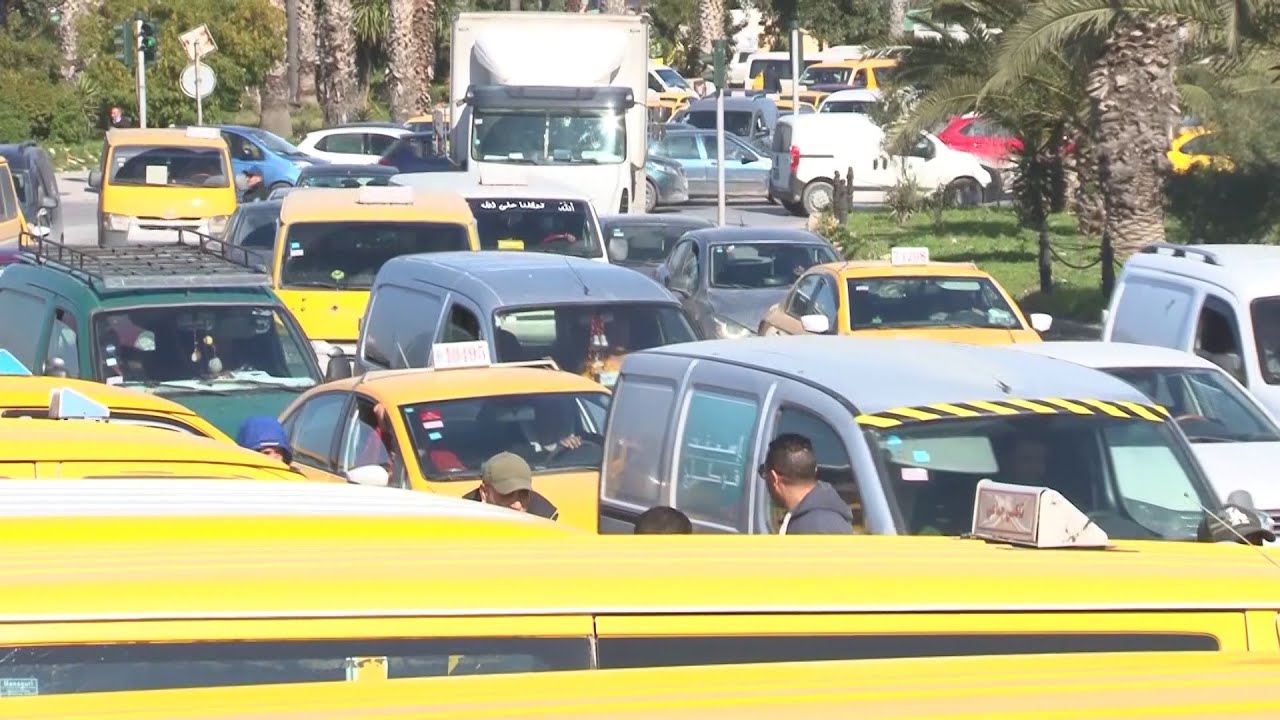 bila kinaa | تشننج كبير بسبب تغيير محطة التاكسي الجماعي من برشلونة لباب عليوة..جبتونا للبراكاجت؟؟