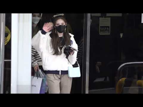 220325 뮤직뱅크 퇴근길 #위클리 #Weeekly #Venpara Fancam