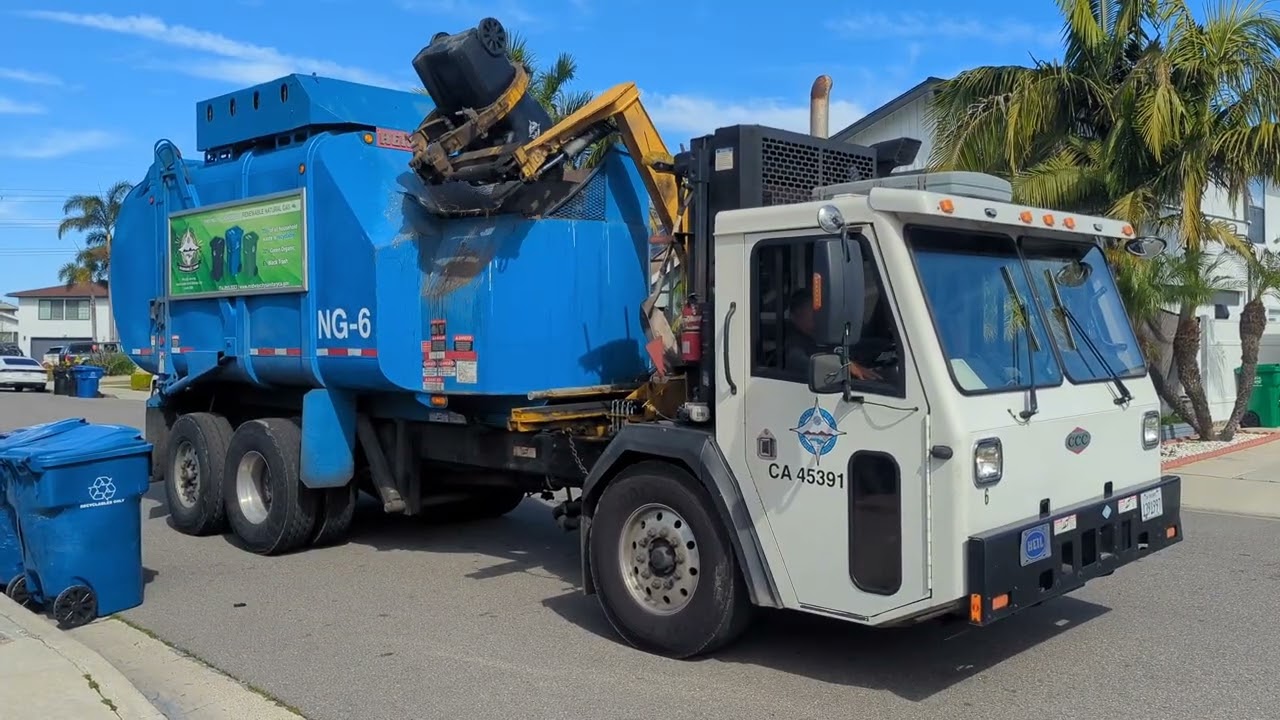 Fast Crane Carrier Heil Rapid Rail Garbage Truck on trash