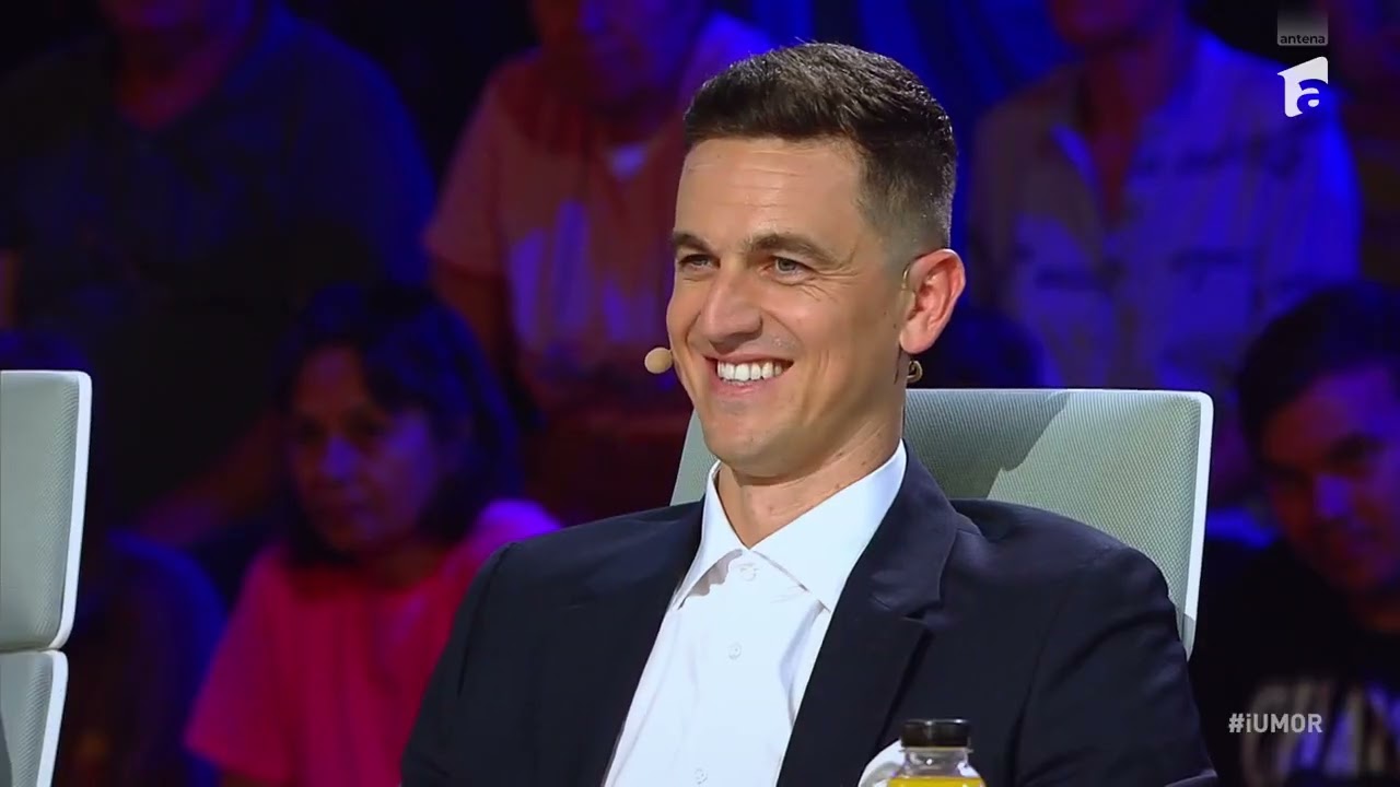 Adrian Păunescu, moment fabulos interpretat de actorul Radu Pietreanu, pe scena iRoast