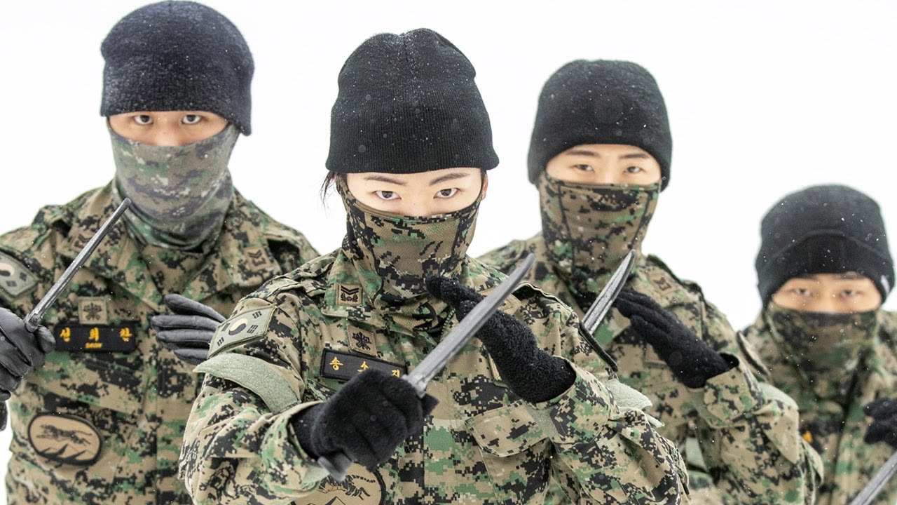 특전사 비호부대의 단검 특공무술! 육군 특수전사령부의 고강도 동계훈련 풀영상 / 육군제공 - YouTube