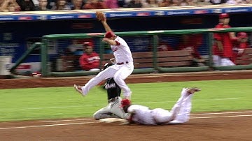 MIA@PHI: Gordon reaches first on pitcher obstruction