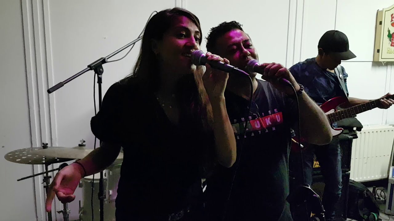 Upu Latu é  Sharon Parinussa & Raymond Hallatu