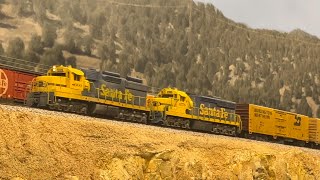 Model Railroad "Roller Blades" on Raton Pass | SD24 &amp; SD26 Action on the Mainline