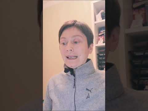 Работаю на сцене. Зрителям режет слух мое произношение.