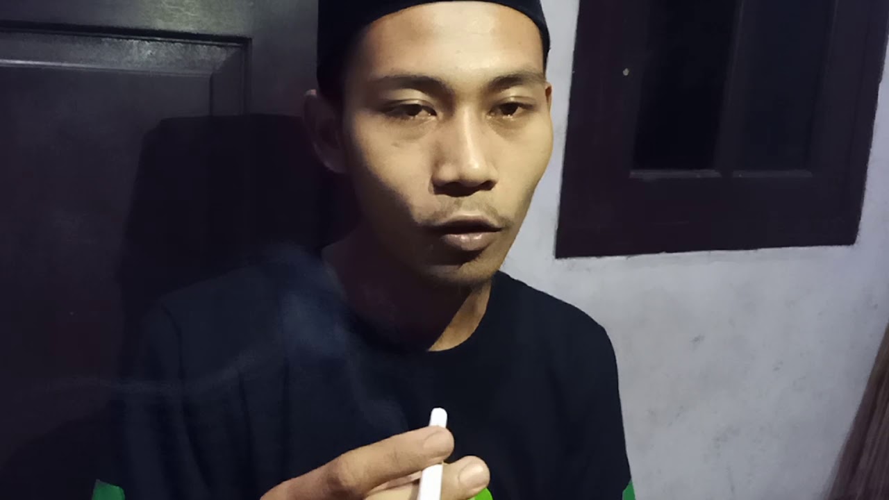 Tutorial Menghisap Rokok Tutorial cara menghisap rokok Sin - YouTube