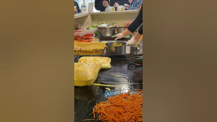 The egg-stuffed pancakes are freshly made, and the aroma of eggs overflows freely.