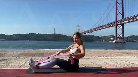 Russian Twists with Long Resistance Body Bands – Zaksy.com