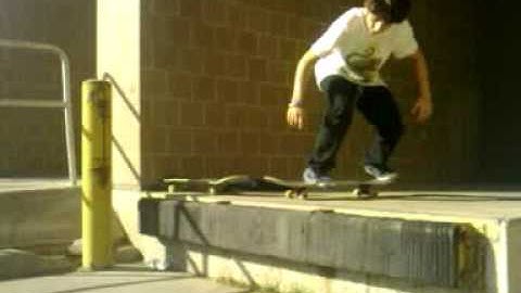 Inward heelflip loading dock