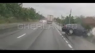 Accident live Nima (Cluj), a vrut sa depaseasca un TIR, s-a izbit de parapet 14 06 2021