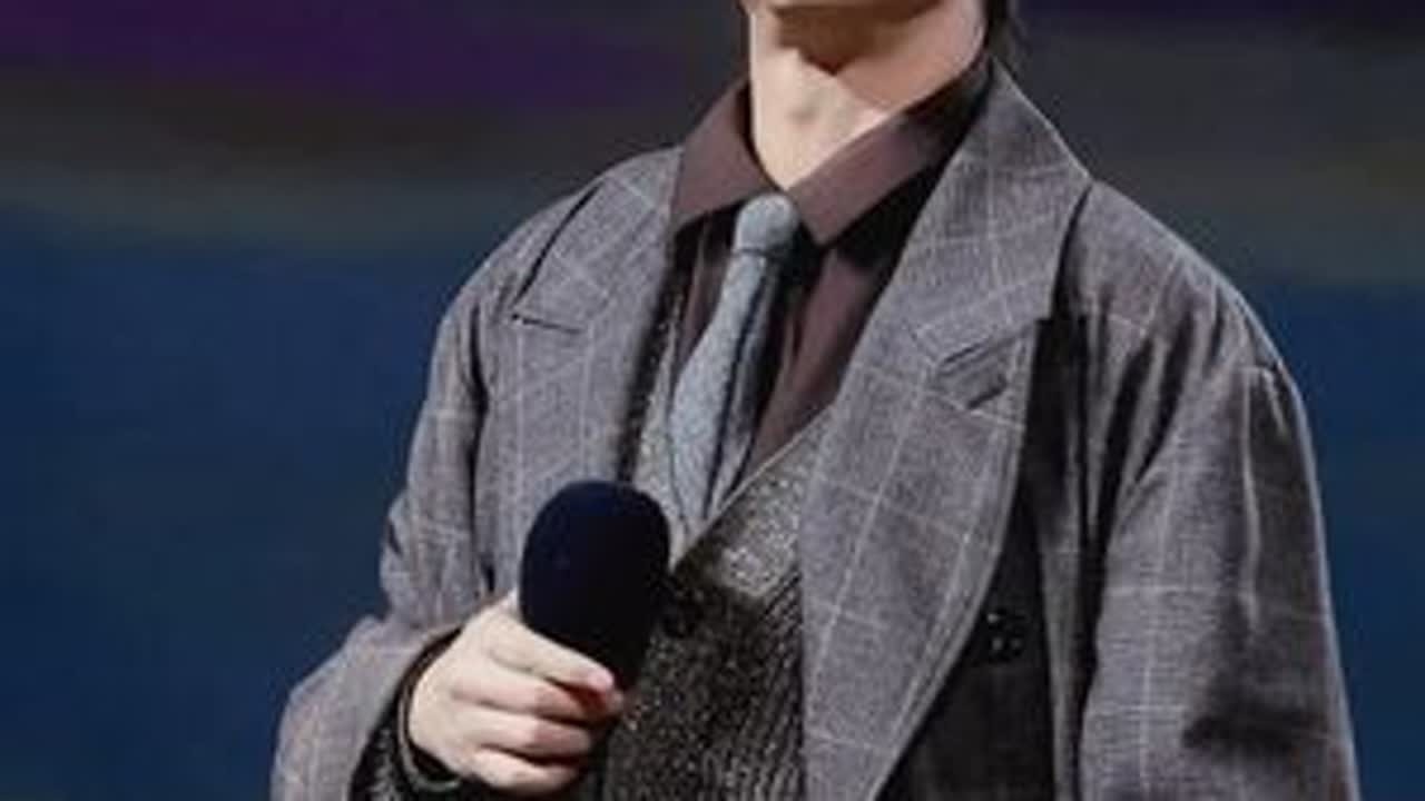 果然微博之夜就是乐子人们的聚集地 ，不仅聚齐了抽象界的两大魔丸，就连乐子也多到看不完#沈腾 #邓超 #杨幂 #微博之夜  #影娱热点团