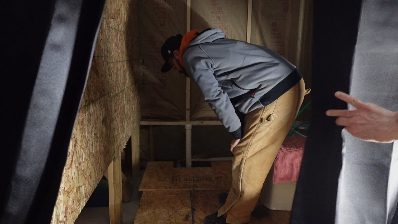 Строим временную ванную комнату в сарае на зиму | Самодельная система водоснабжения + обогревател...