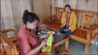 Duyen And Hoa Dao Sold Melons And Vegetables Together And Talked About Life