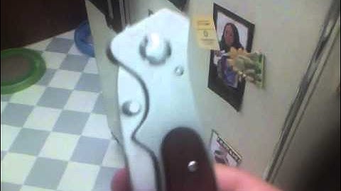 Folding knife flick open