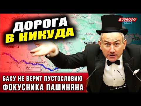 Sohilda yalangoch qora tanli erkak