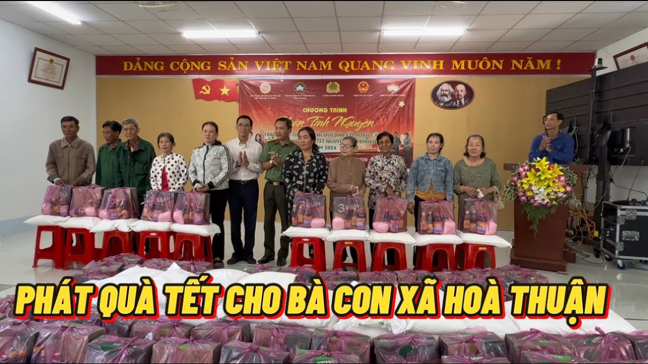 PHÁT QUÀ TẾT CHO BÀ CON XÃ HOÀ THUẬN @Ngocphuockg. #pghh #thuyetgiang 