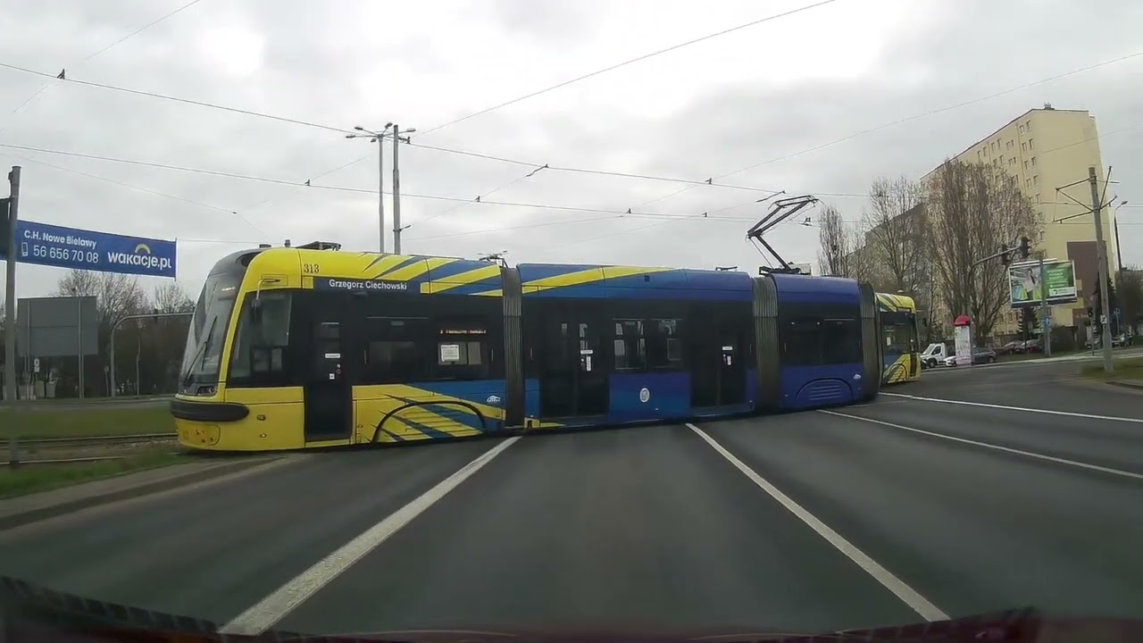 Moment wykolejenia tramwaju w Toruniu 27.03.2025
