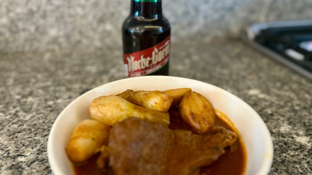 BISTEC NOCHE BUENA, RABOS DE CEBOLLA Y ENCURTIDO