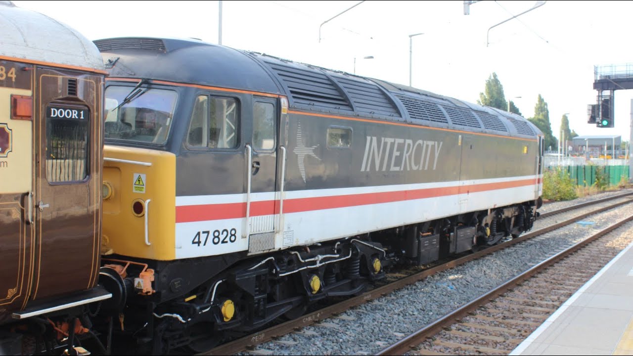 Class 47s (D1935) 47805 & 47828,  Sussex Coast Statesman Kettering Station, 14th August 2021