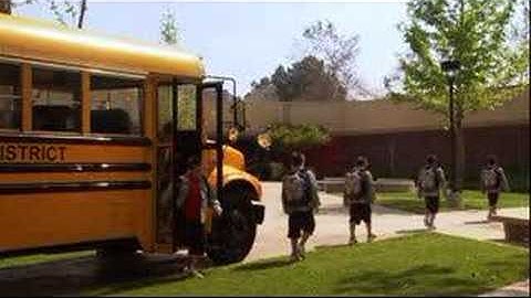 Weeds Intro - Season 2 Episode 10 - Regina Spektor