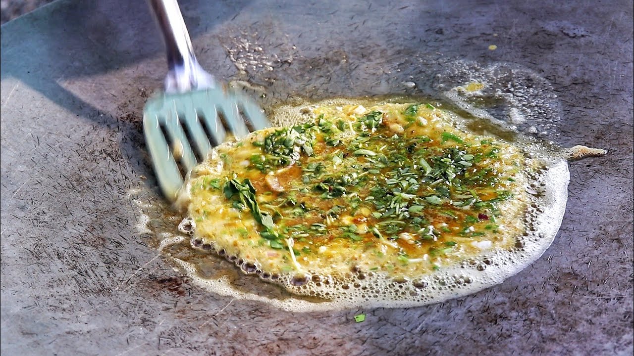 Monsoon Special Cheese Methi / Fenugreek Omelette | Monsoon Egg Dish | Indian Street Food | Street Food Fantasy