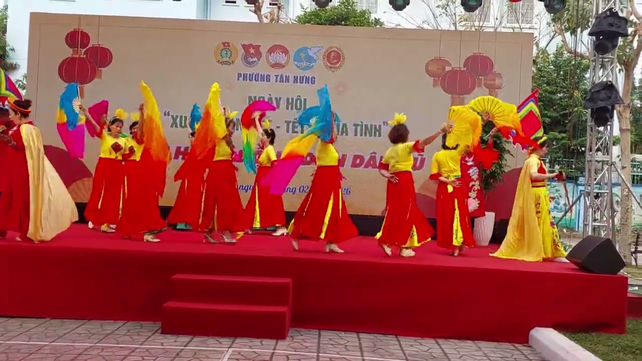 Múa hát dòng máu lạc hồng