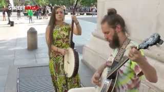 Video thumbnail of "Coyote and Crow: "Summertime" - Busking in New York"