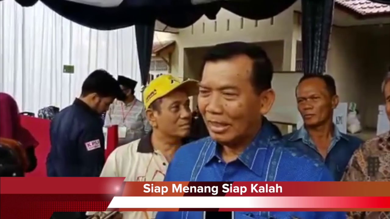 Walikota Pekanbaru Firdaus Nyoblos Bersama Istri dan Anak - YouTube