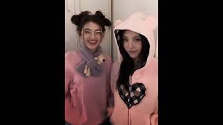 Haerin and Dani again did a phoning live 🤧#newjeans #haerin #hanni #danielle #hyein #minji