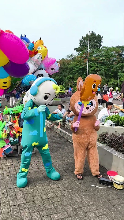 cocomelon wheels on the bus go round and round