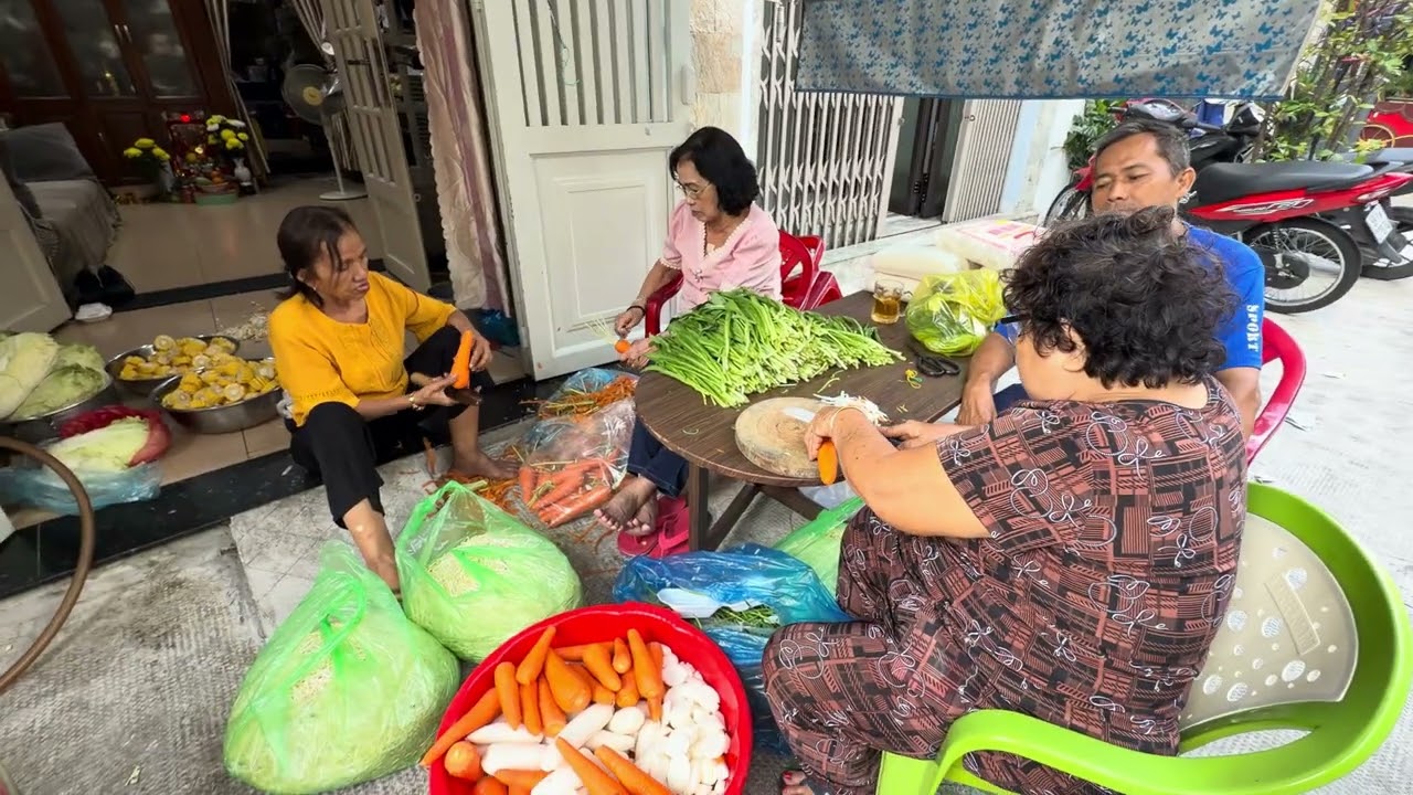 Bên nhóm em hôm nay phát tâm từ thiện hủ tiếu chay cho bà con sớm mình nhe 