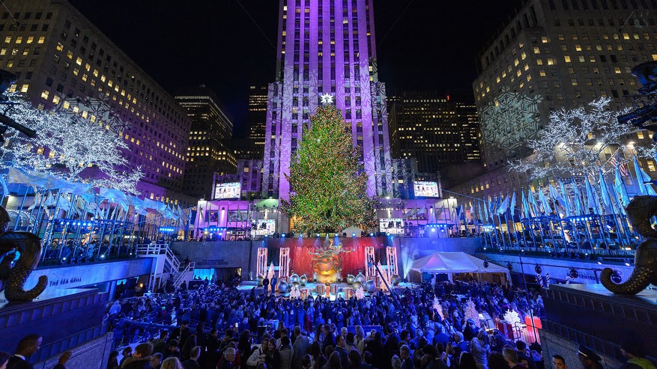 Rockefeller Center Natale.Arriva Il Natale A New York Si Illumina L Albero In Piazza Christmas In Rockefeller Center 2019 Youtube