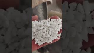 Grinding, picking and screening of white glass chips